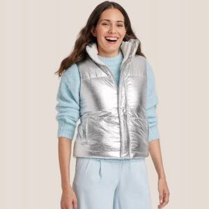 awesome metallic puffer vest size medium. It's super stylish